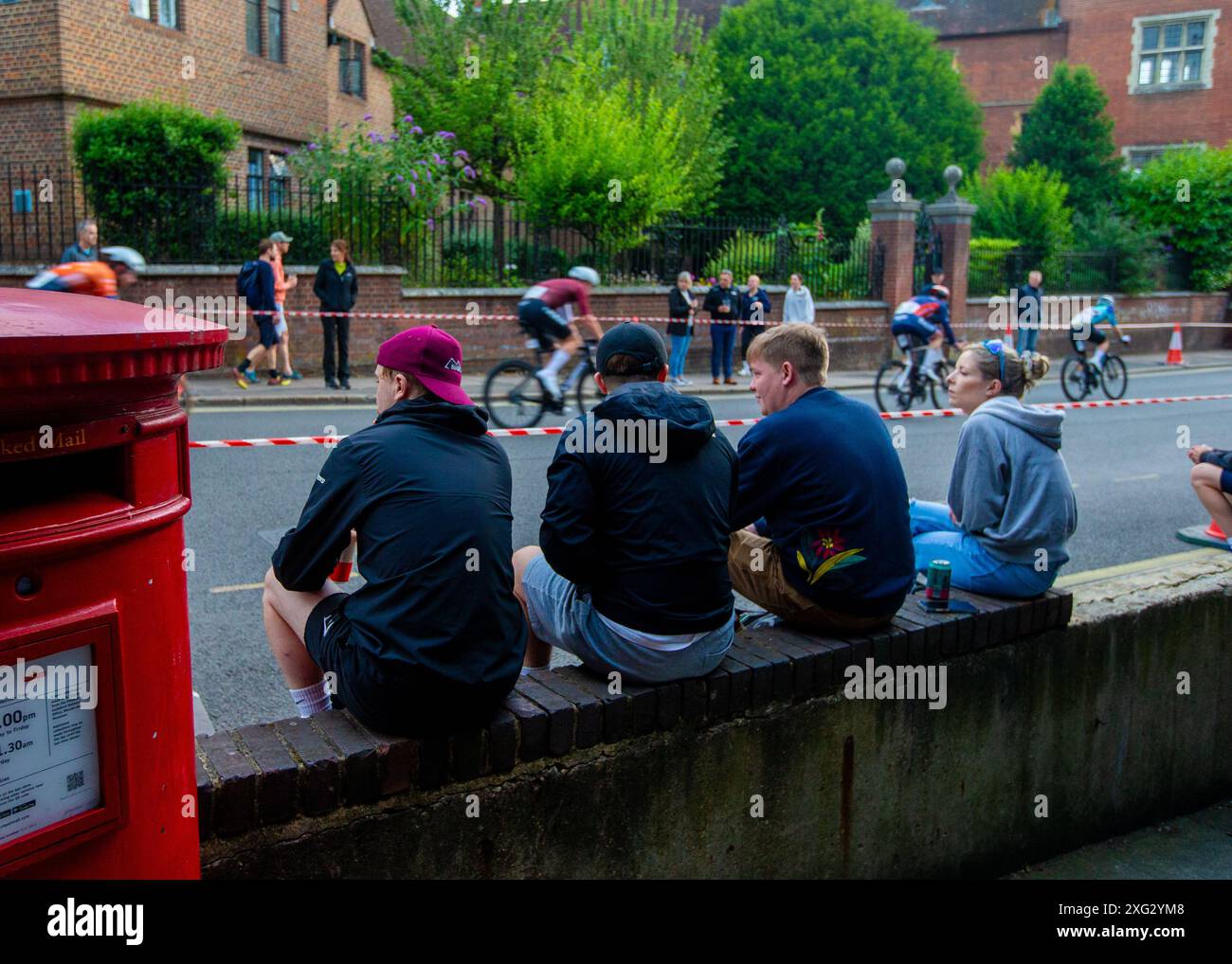 Beaucoup de spectateurs étaient dehors pour regarder la course du soir des Guildford Crits, Angleterre, 3 juillet, 2024, Credit:Chris Wallis/Alamy Live News Banque D'Images
