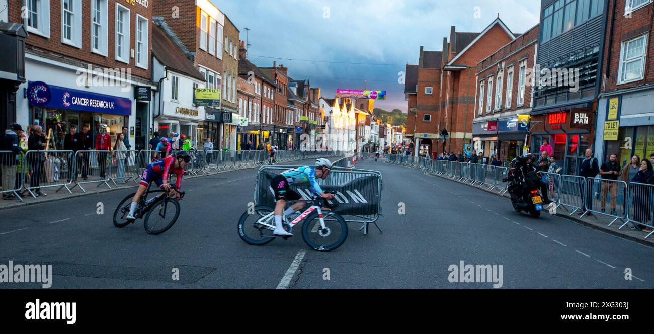 Robert Scott de TEKKERZ CC Lapping riders lors de son effort solo sur son chemin pour gagner les Guildford Crits, Angleterre, 3 juillet 2024, crédit : Chris Wal Banque D'Images