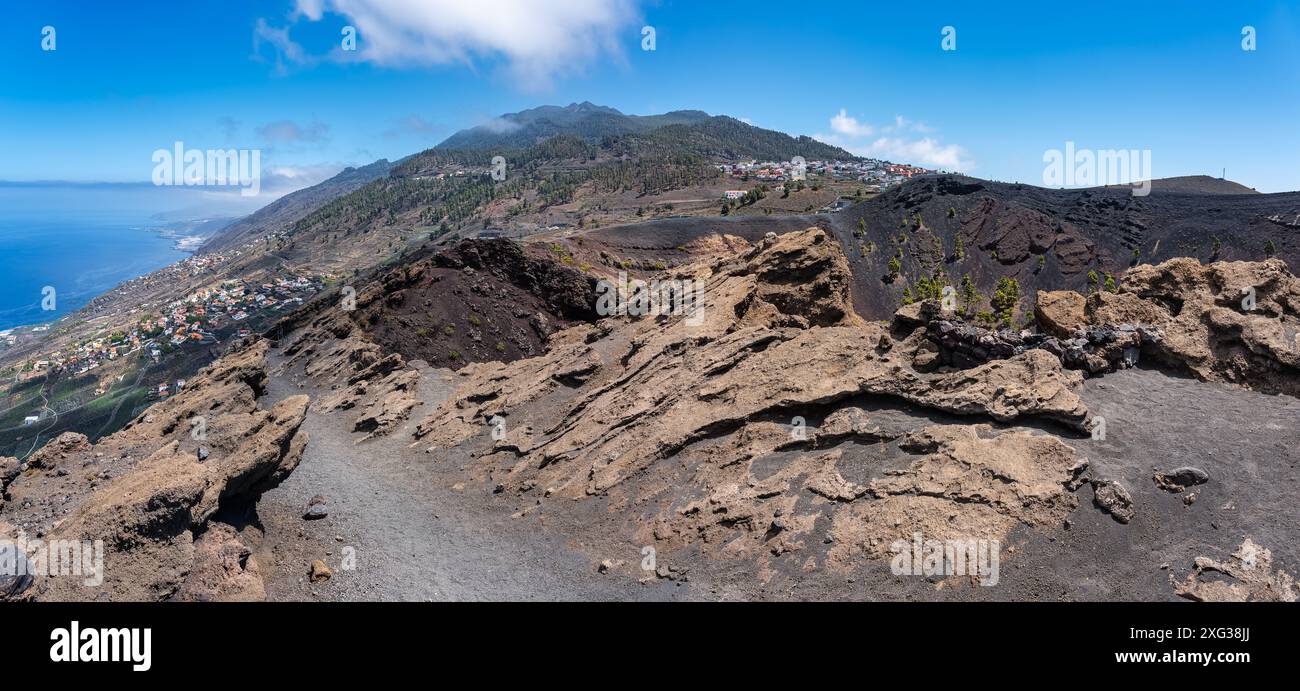 Cratère du volcan Teneguia avec ses populations de maisons au sommet du volcan, la Palma, îles Canaries. Banque D'Images