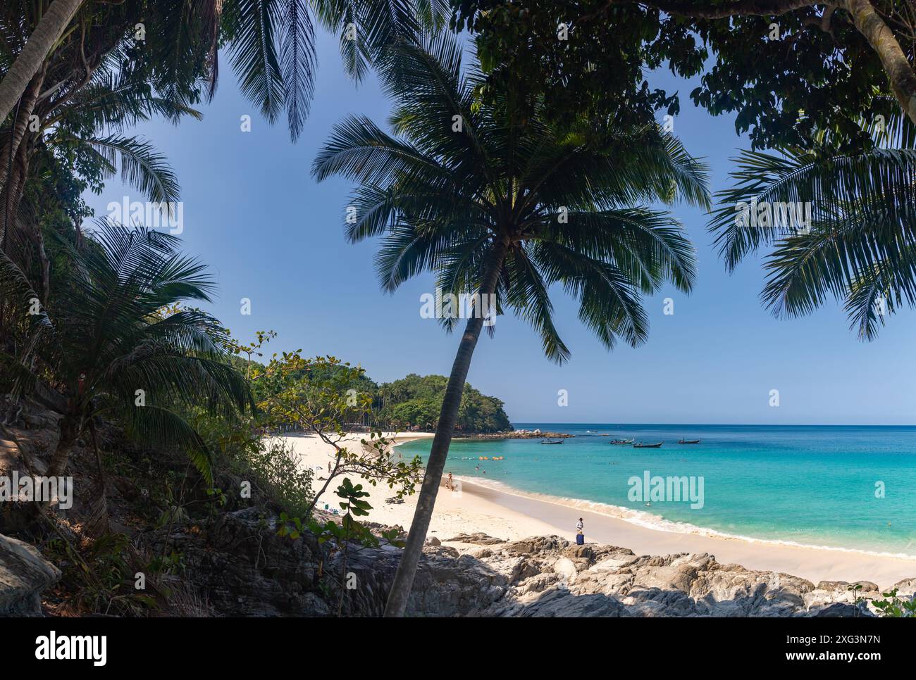 Une photo de Freedom Beach, à Phuket, vue depuis les collines. Banque D'Images