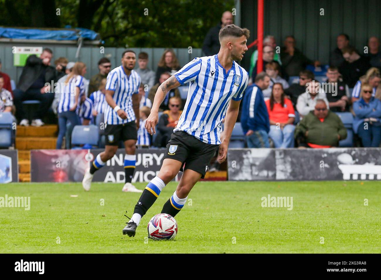 Alfreton, Royaume-Uni. 06 juillet 2024. Milieu de terrain de Sheffield mercredi Rio Shipston (31) en action lors du match amical Alfreton Town FC contre Sheffield mercredi FC à impact Arena, Alfreton, Derbyshire, Englan, Royaume-Uni le 6 juillet 2024 crédit : Every second Media/Alamy Live News Banque D'Images