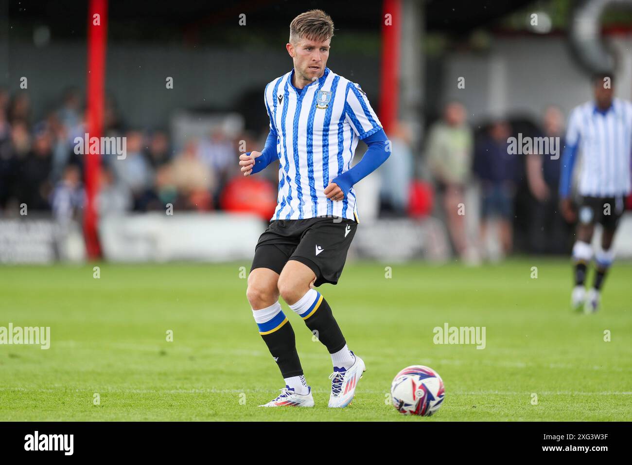 Alfreton, Royaume-Uni. 06 juillet 2024. Le milieu de terrain de Sheffield mercredi Josh Windass (11 ans) en action lors du match amical Alfreton Town FC contre Sheffield Wednesday FC à impact Arena, Alfreton, Derbyshire, Englan, Royaume-Uni le 6 juillet 2024 crédit : Every second Media/Alamy Live News Banque D'Images
