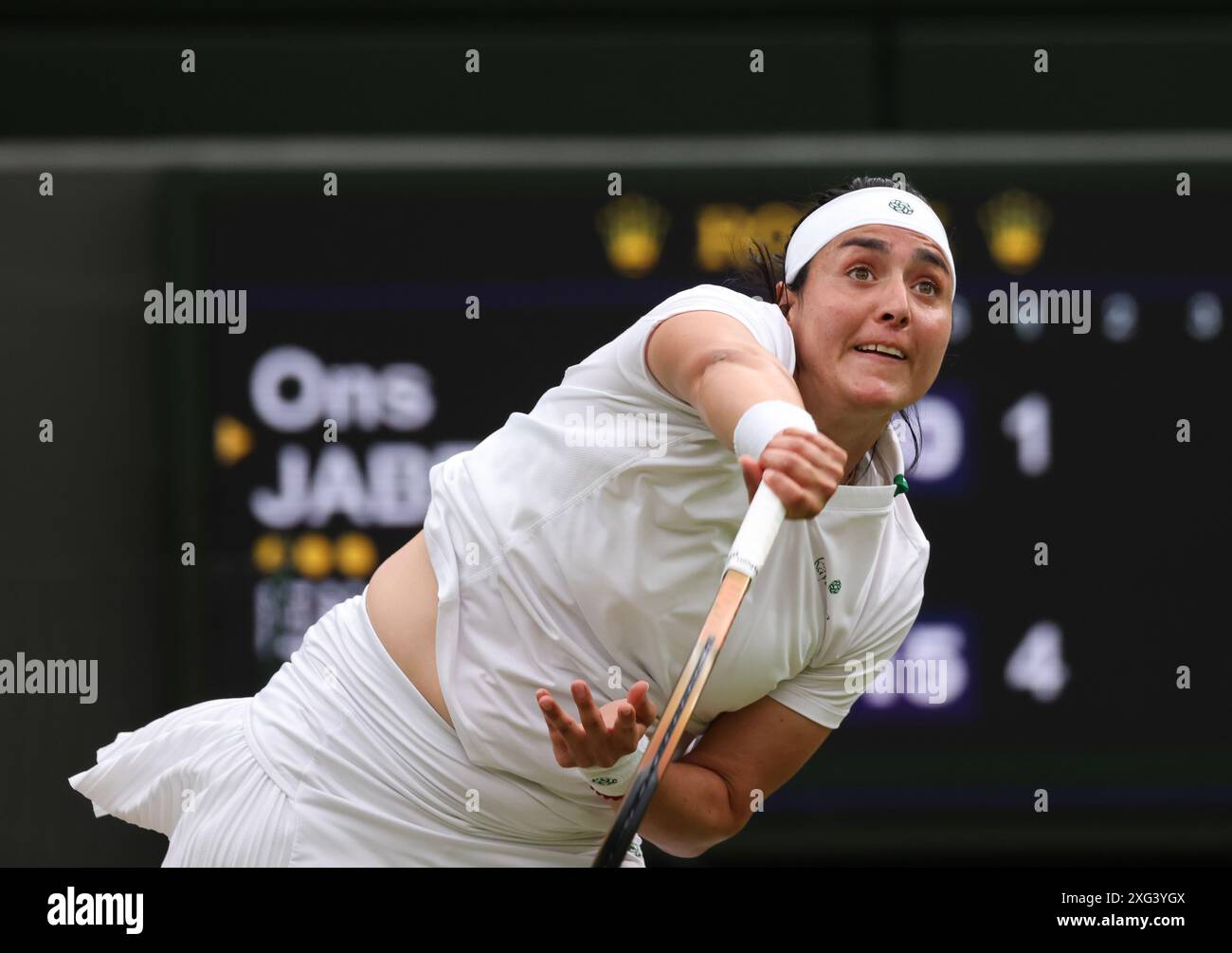 Wimbledon, Londres, Royaume-Uni. 06 juillet 2024. Ons Jabeur de Tunisie lors de son troisième tour de match féminin en simple contre Elina Svitolina sur le court central à Wimbledon. Crédit : Adam Stoltman/Alamy Live News Banque D'Images