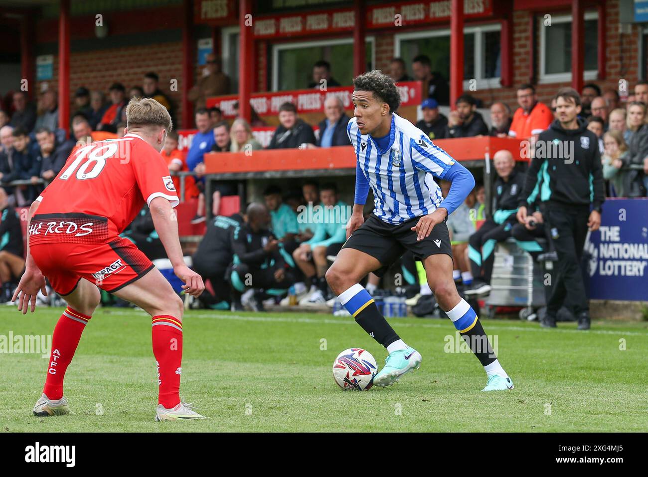 Alfreton, Royaume-Uni. 06 juillet 2024. Gabriel Otegbayo en action lors du match amical Alfreton Town FC contre Sheffield mercredi FC à impact Arena, Alfreton, Derbyshire, Englan, Royaume-Uni le 6 juillet 2024 Credit : Every second Media/Alamy Live News Banque D'Images