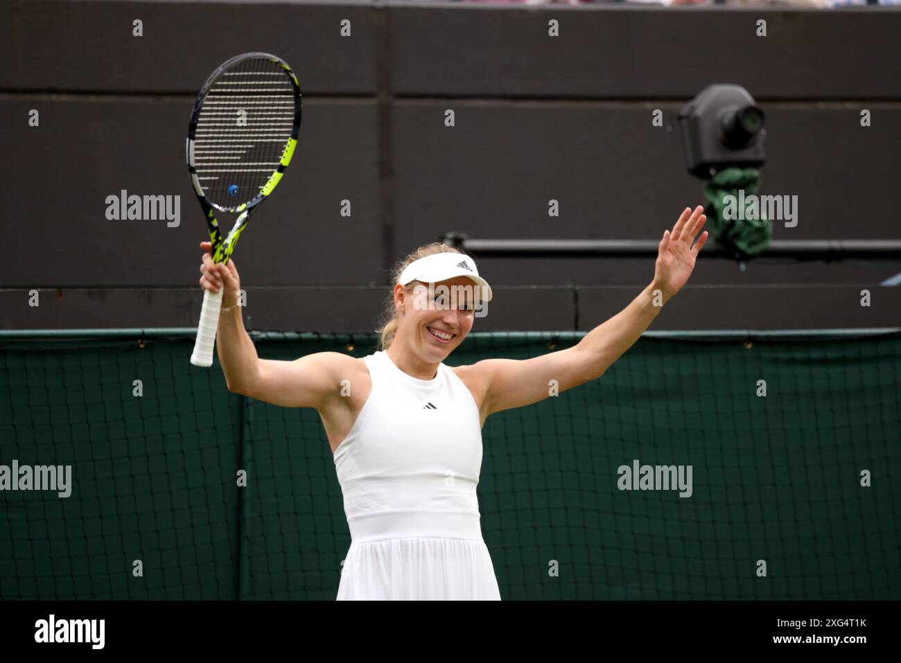 Wimbledon, Londres, Royaume-Uni. 06 juillet 2024. Caroline Wozniacki célèbre avoir remporté un match contre Elena Rybakina lors de son troisième match féminin à Wimbledon. Crédit : Adam Stoltman/Alamy Live News Banque D'Images