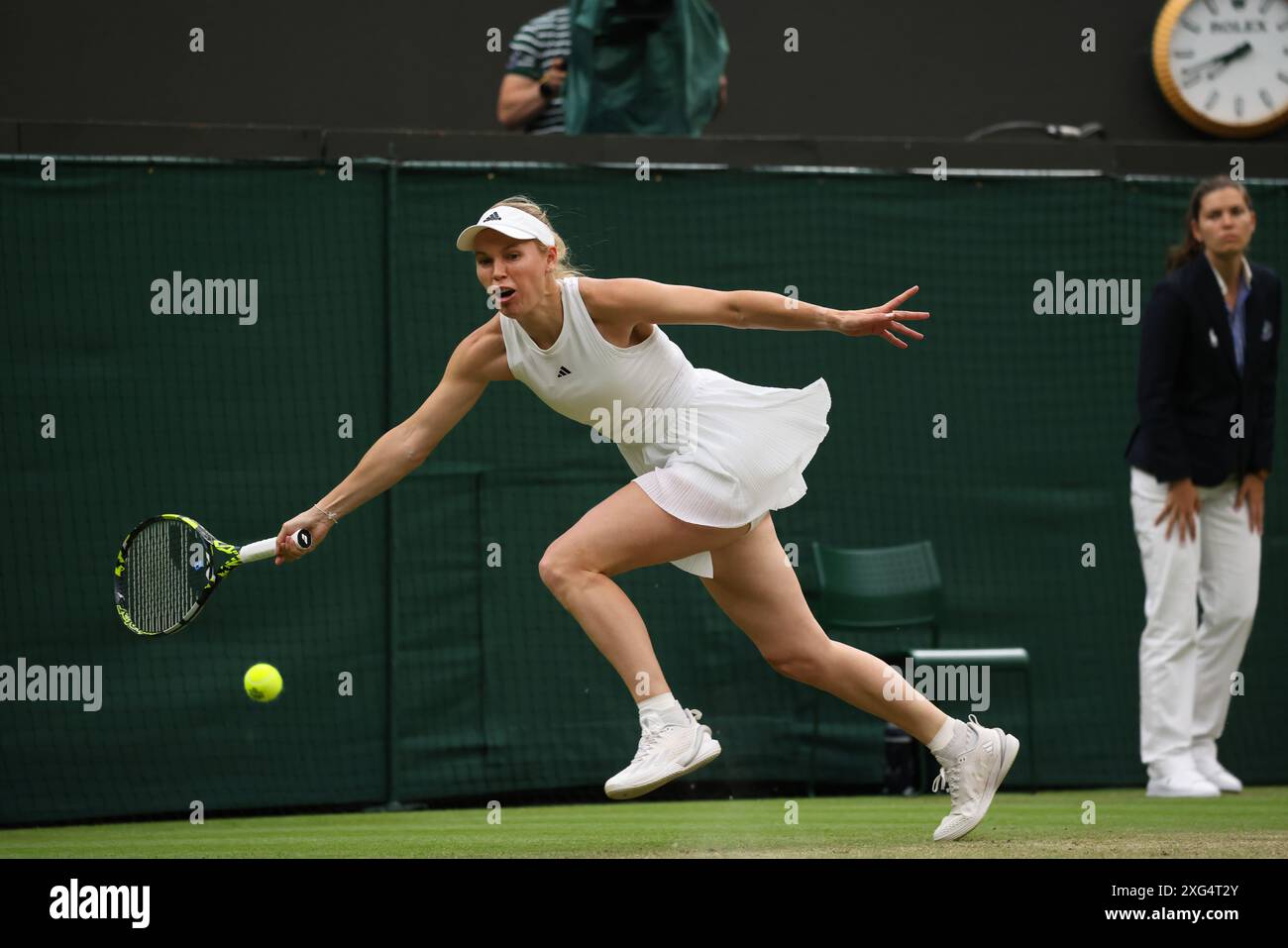 Wimbledon, Londres, Royaume-Uni. 06 juillet 2024. Caroline Wozniacki en action contre Elena Rybakina lors de leur troisième tour de match féminin en simple à Wimbledon. Crédit : Adam Stoltman/Alamy Live News Banque D'Images
