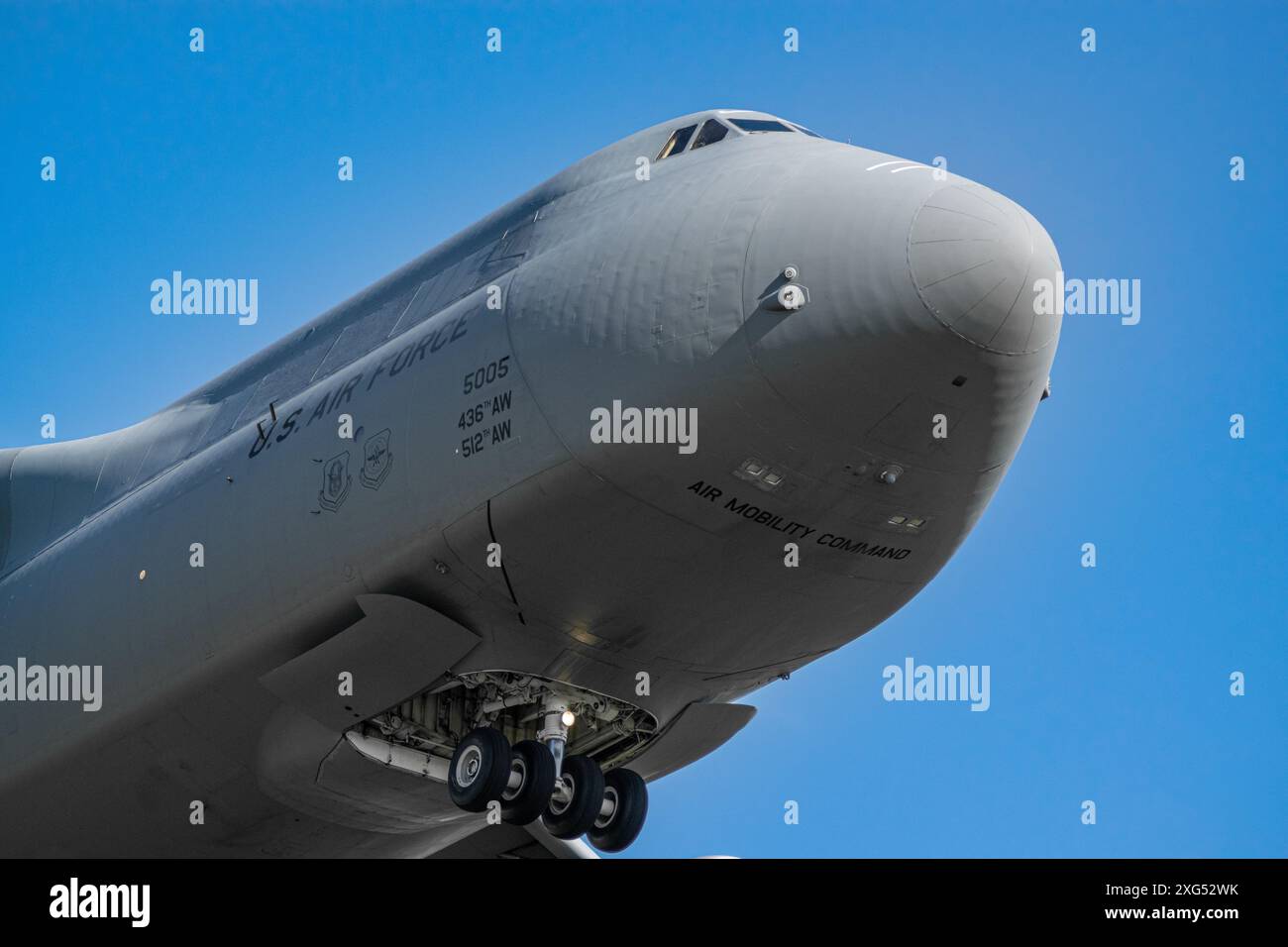 85-0005 - le Lockheed C-5 Galaxy de l'USAF rejoint la RAF Mildenhall Banque D'Images