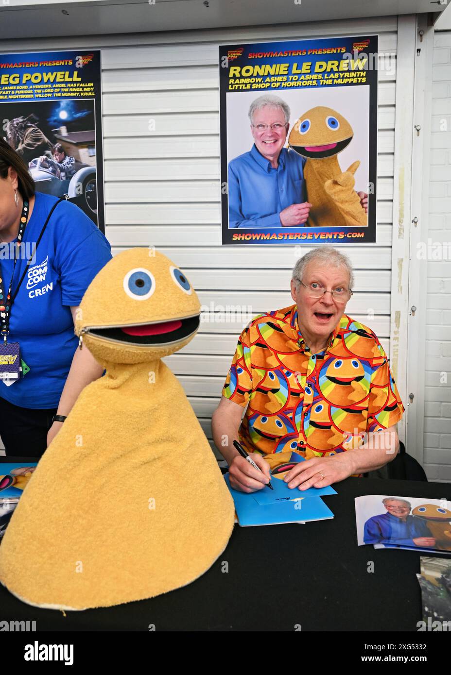 LONDRES, ROYAUME-UNI. 6 juillet 2024. Ronnie le Drew à la star du cinéma et de la télévision signant des autographes pour les fans à London film and Comic Con à Olympia Londres, Royaume-Uni. Crédit : Voir Li/Picture Capital/Alamy Live News Banque D'Images