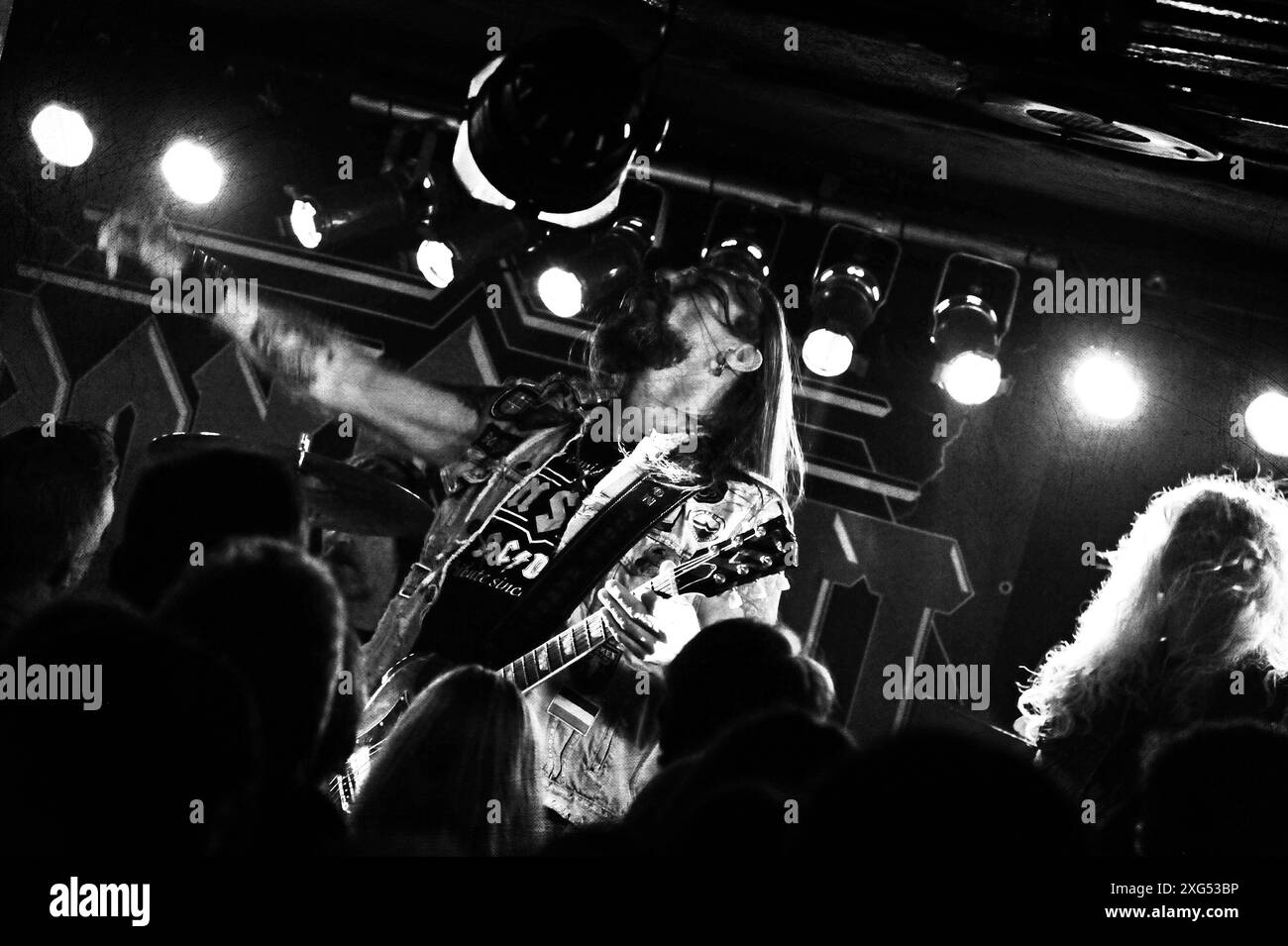 Bon Scott (AC/DC Coverband) live im Hamburger Club logo Banque D'Images