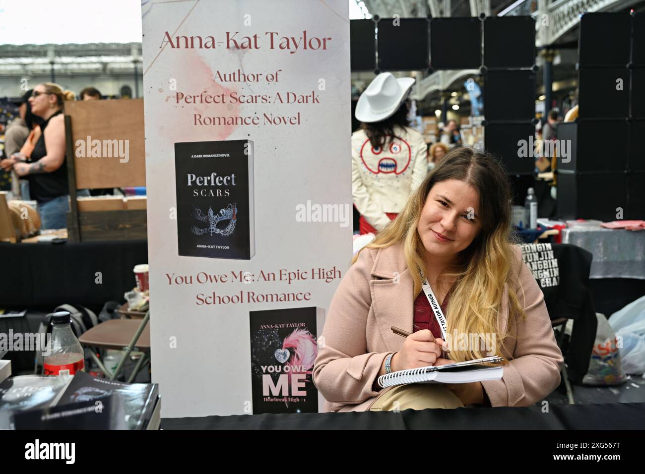 LONDRES, ROYAUME-UNI. 6 juillet 2024. Les créatrices de bandes dessinées Anna Kat Taylor étaient en personne au London film and Comic Con à l'Olympia de Londres au Royaume-Uni. Crédit : Voir Li/Picture Capital/Alamy Live News Banque D'Images