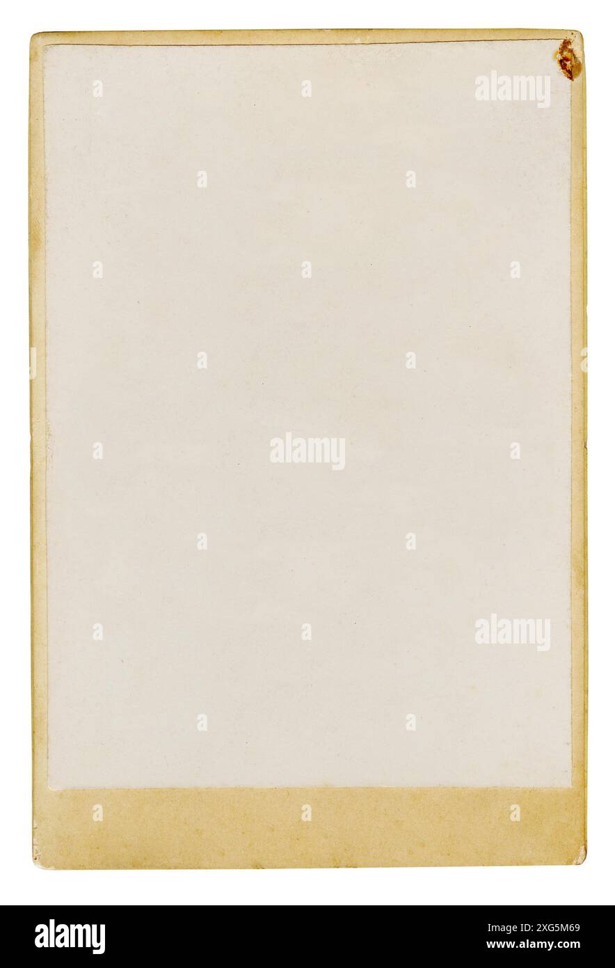 Ancien modèle de cadre photo en carton isolé sur fond blanc. Modèle de photographie verticale Banque D'Images Ancien modèle de cadre photo en carton isolé sur fond blanc. Modèle de photographie verticale Banque D'Images