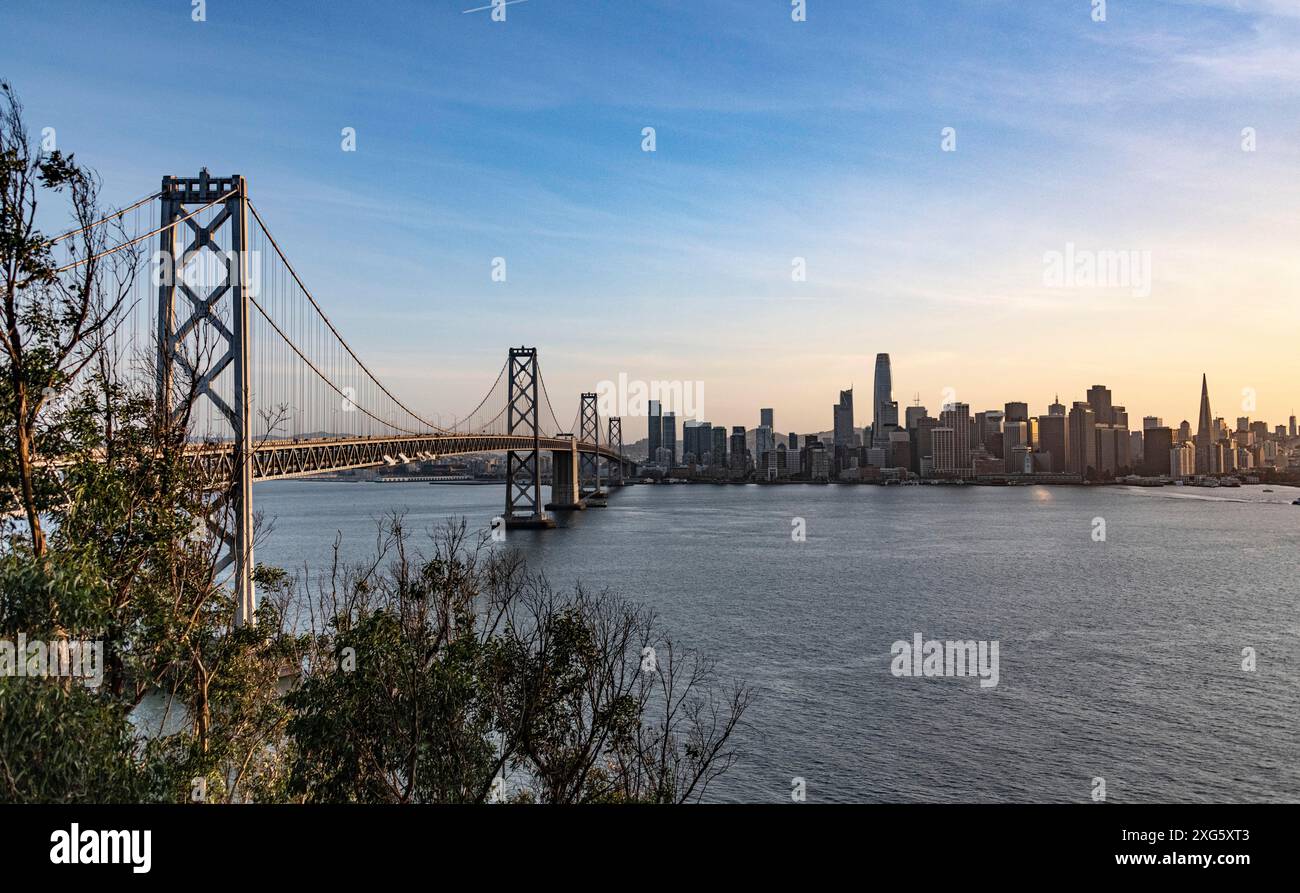 San Francisco et le pont de la baie d'Oakland. Vue depuis Treasure Island Banque D'Images