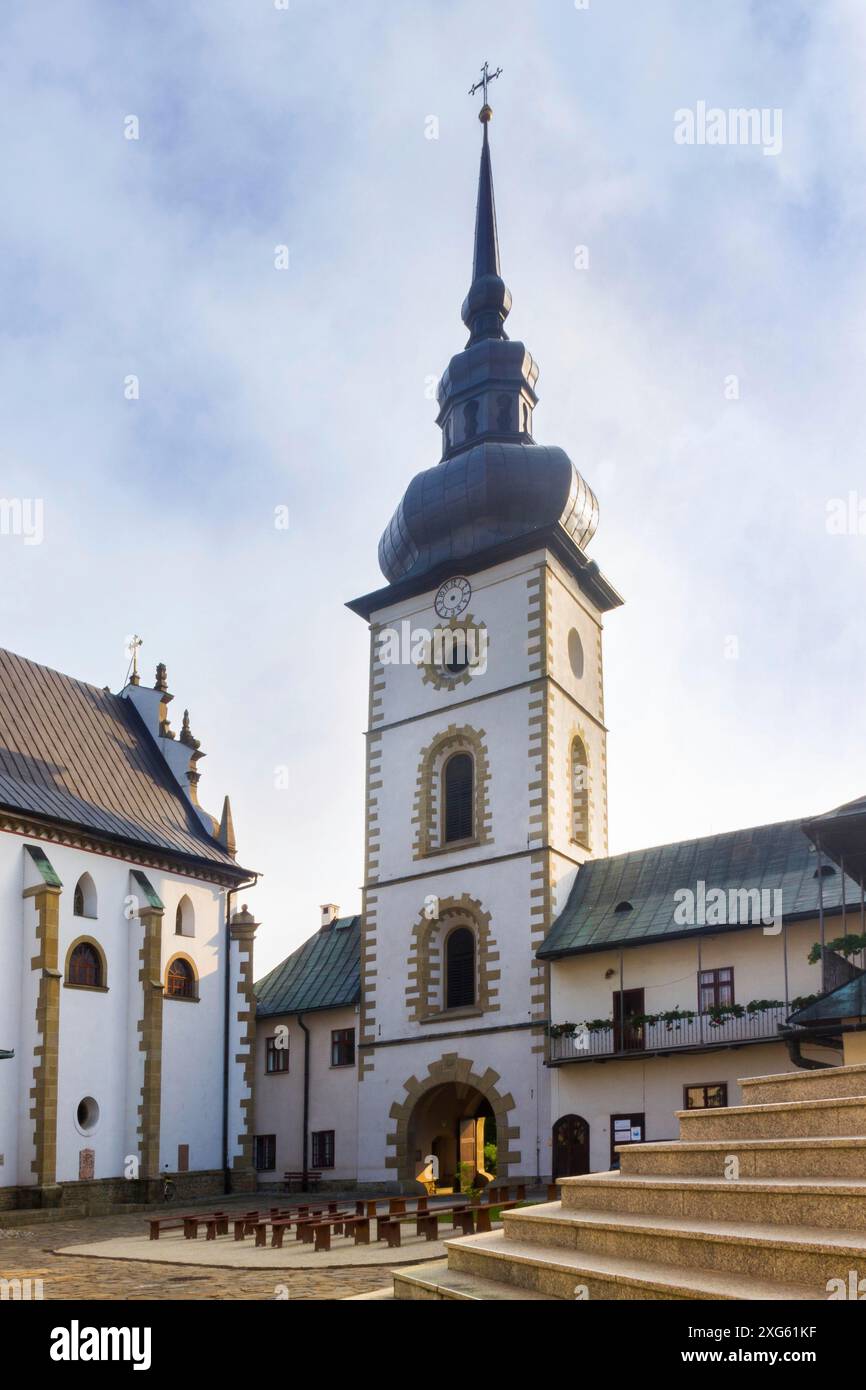Cour du couvent à Stary Sacz, Pologne Banque D'Images Cour du couvent à Stary Sacz, Pologne Banque D'Images