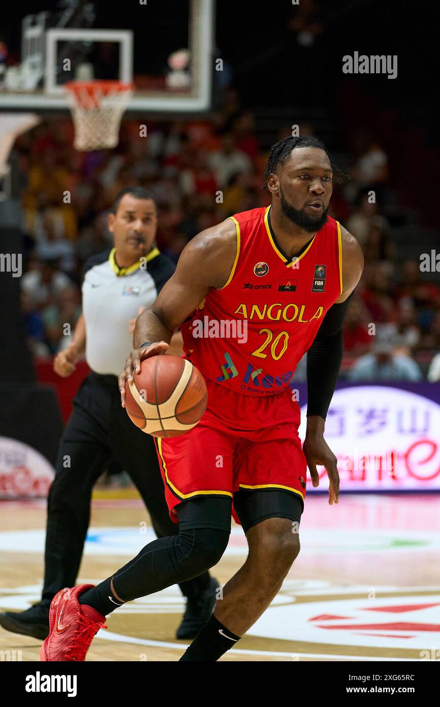 Valencia, Espagne. 4 juillet 2024. Bruno Fernando de l'équipe d'Angola vu en action pendant le match entre l'Espagne et l'Angola dans la phase de groupes du tournoi qualificatif olympique FIBA Espagne 2024 le 3 juillet 2024 au tribunal municipal de Fuente de San Luis (Valence, tournoi qualificatif olympique FIBA Espagne 2024 phase de groupes le 3 juillet 2024). Score final ; Espagne 89 - 81 Angola. Score final ; Espagne 89 - 81 Angola (crédit image : © German Vidal Ponce/SOPA images via ZUMA Press Wire) USAGE ÉDITORIAL SEULEMENT! Non destiné à UN USAGE commercial ! Banque D'Images