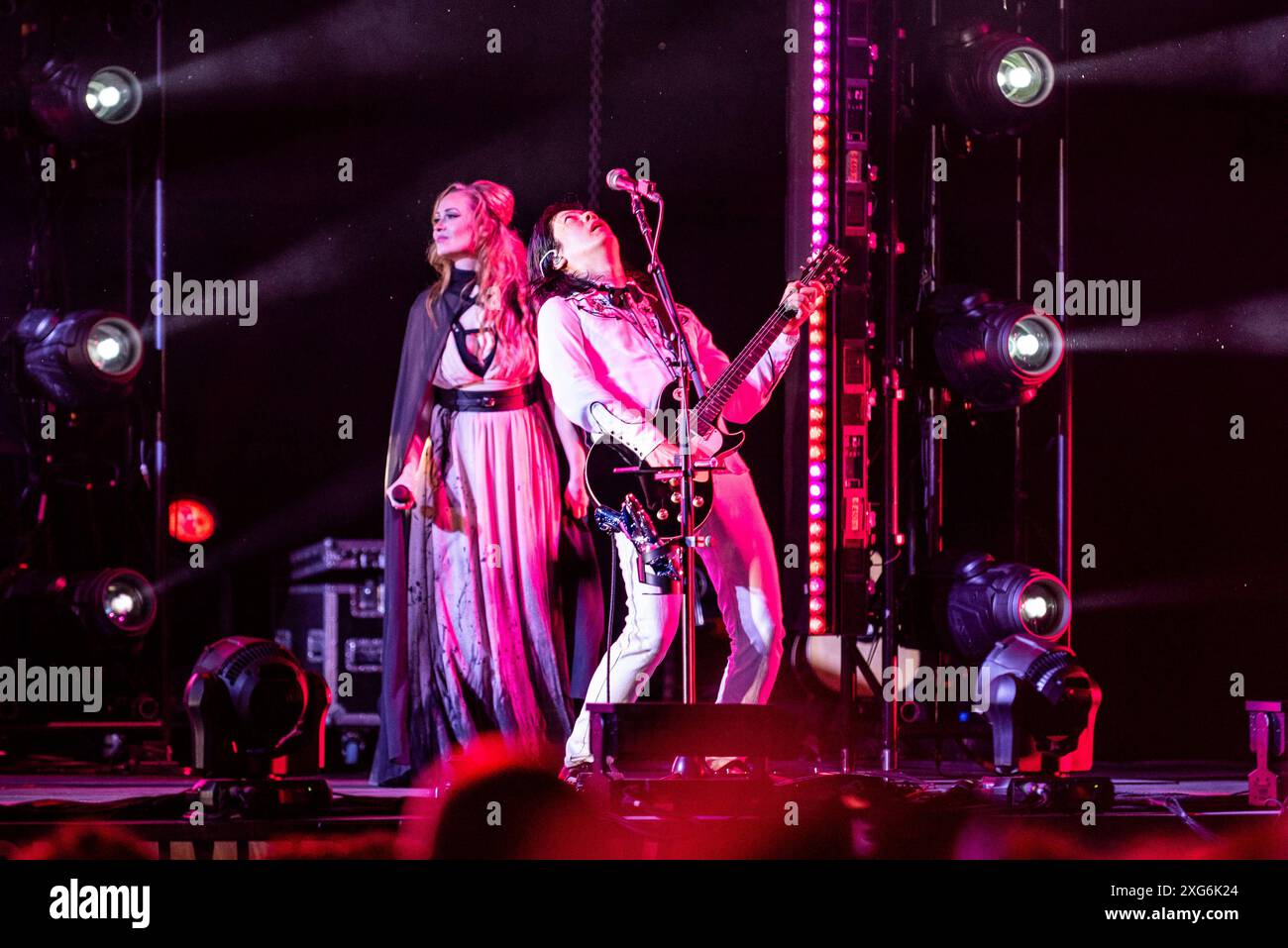 Concert de musique - les citrouilles Smashing - le monde est un Vampire Europe été 2024 James IHA et Katie Cole des citrouilles Smashing Lucca Piazza Napoleone Italie Copyright : xMirkoxFava/TSCKx/xLiveMediax LPM 1434190 Banque D'Images