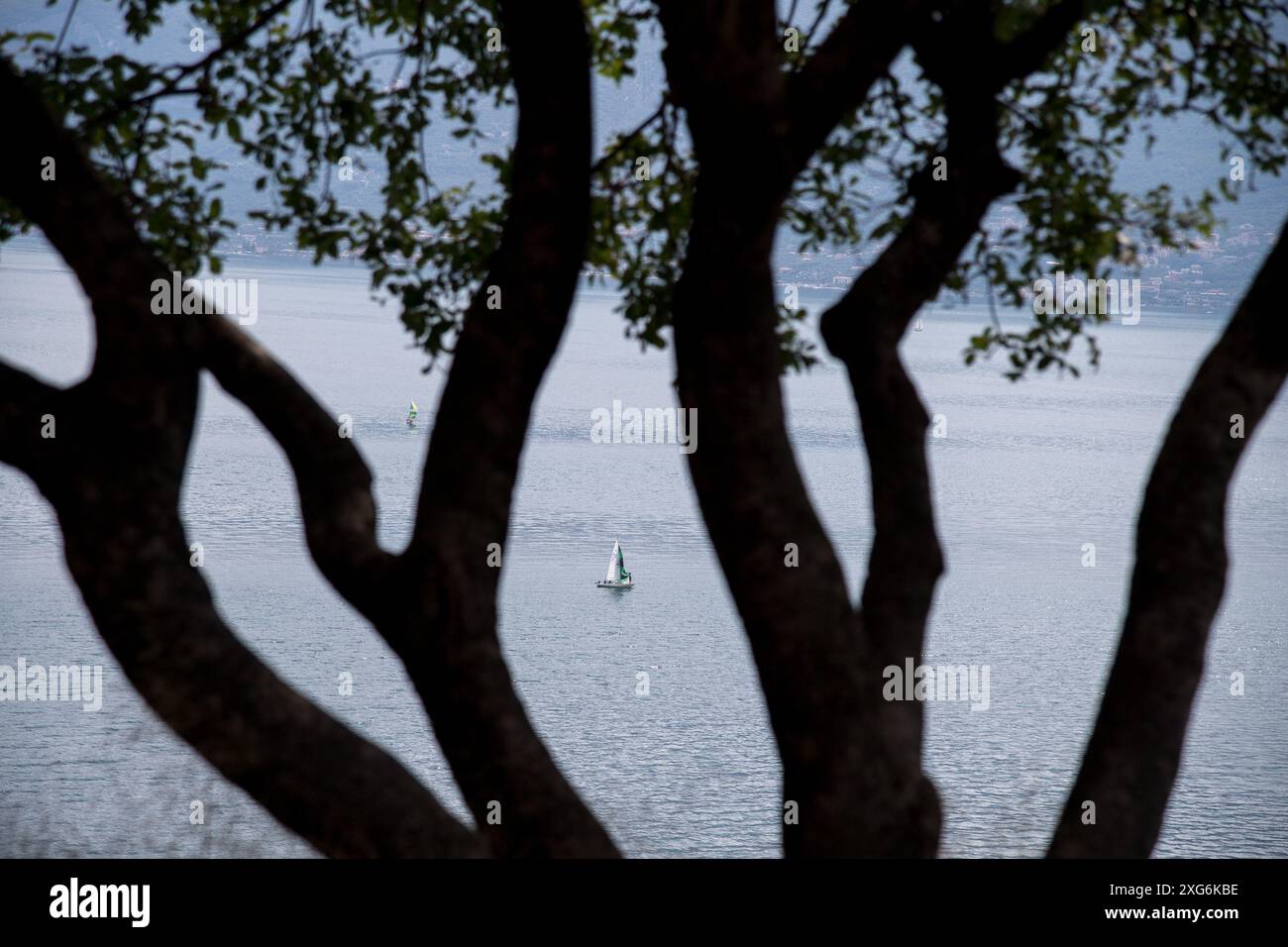 Côté ouest du lac de Garde (lac de Garde) à Tignale, Province de Brescia, Lombardie, Italie© Wojciech Strozyk / Alamy Stock photo Banque D'Images