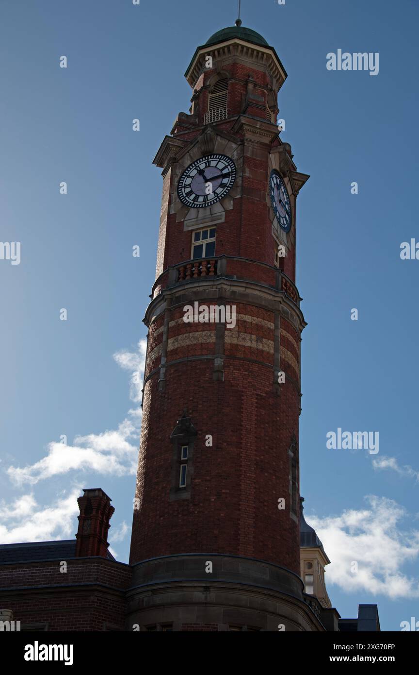 Australia Post - Launceston Post Shop et Launceston Centenary Clock and Chimes à Cameron Street, Launceston, Tasmanie, Australie. La poste Banque D'Images