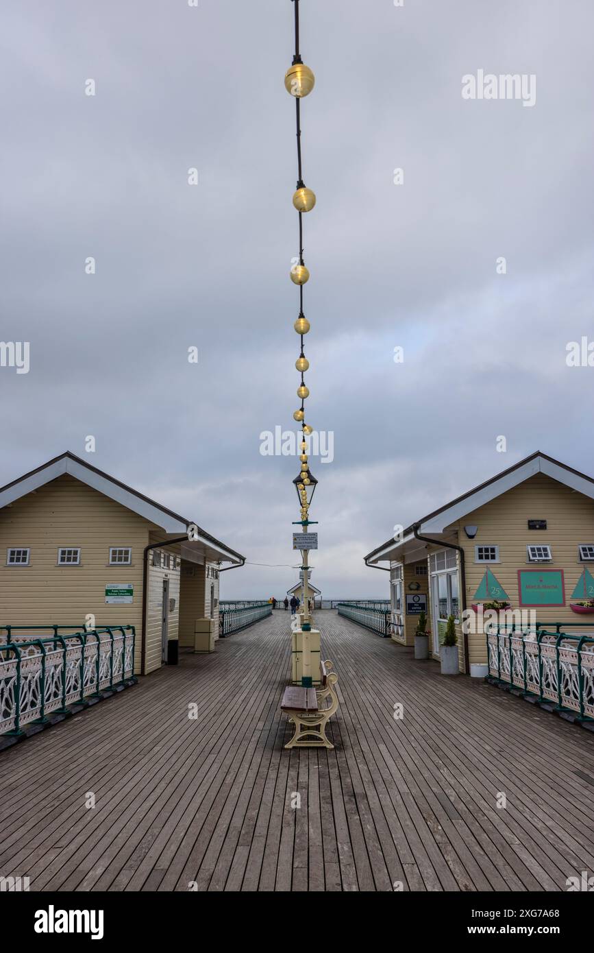 Penarth Pier, pays de Galles, par un jour sombre. Banque D'Images