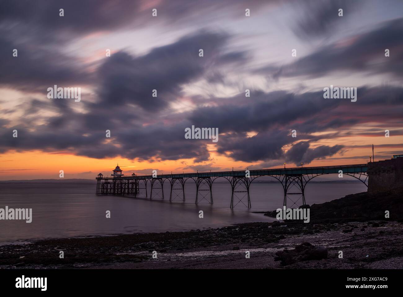 Clevedon Pier, Somerset, a ouvert 1869 et la plus belle jetée d'Angleterre selon John Betjeman. Il pénètre dans le canal de Bristol. Banque D'Images