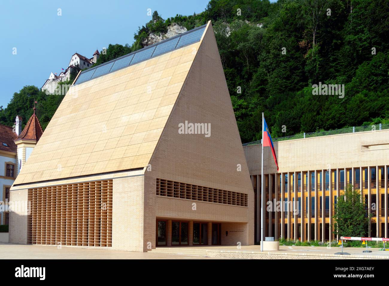 Forum d'État et Parlement de la Principauté de Liechtenstein à Vaduz (Liechtenstein). Conçu par Studio Hansjörg Göritz, architectes. Banque D'Images