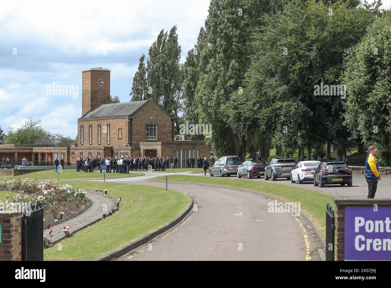 Rob Burrow CBE fait son dernier voyage alors que sa voiture funéraire entre dans le crématorium de Pontefract pendant les funérailles de Rob Burrow CBE au crématorium de Pontefract, Pontefract, Royaume-Uni, le 7 juillet 2024 (photo par Alfie Cosgrove/News images) Banque D'Images