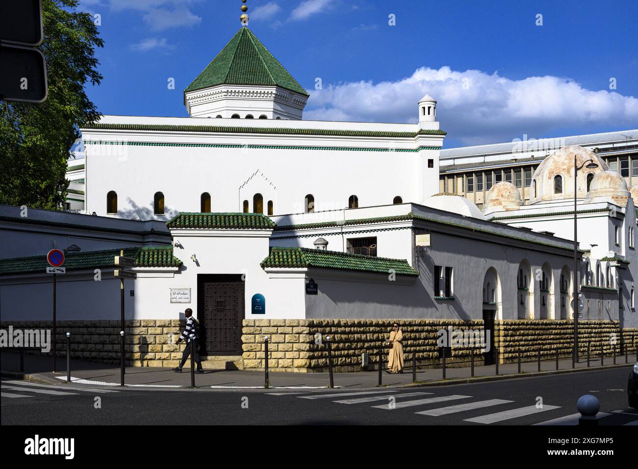FRANCE. PARIS (75) (5E ARRONDISSEMENT) LA GRANDE MOSQUÉE DE PARIS, AUX BÂTIMENTS DE STYLE HISPANO-MAURESQUE, SE TROUVE DANS LE QUARTIER DU JARDIN DES PLANTES Banque D'Images