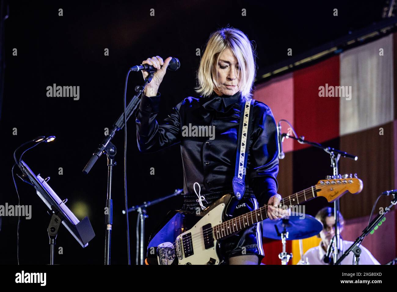 Roskilde, Danemark. 05 juillet 2024. Le chanteur, compositeur et musicien américain Kim Gordon donne un concert en direct lors du festival de musique danois Roskilde Festival 2024 à Roskilde. Banque D'Images