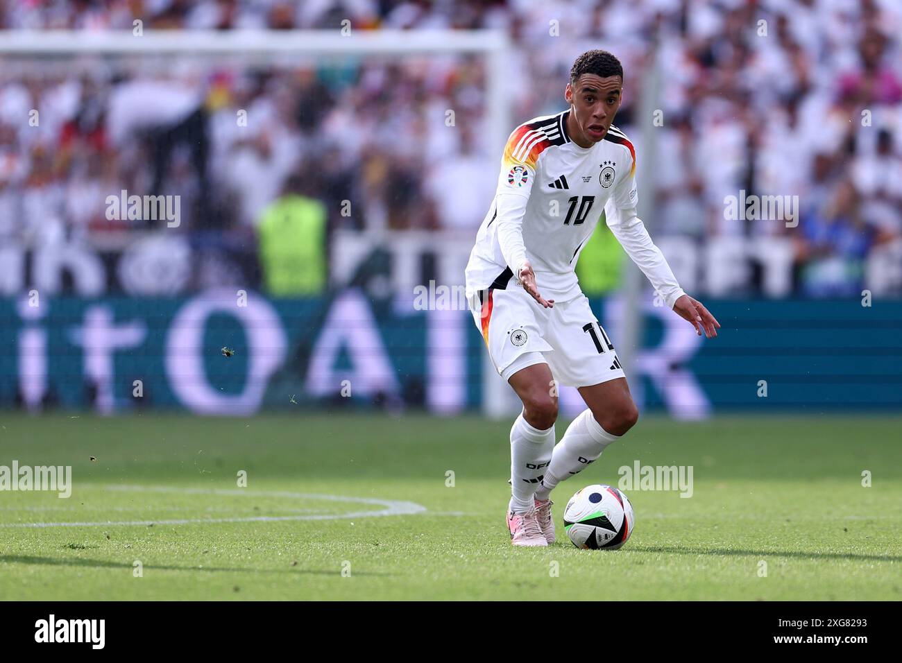 L'Allemand Jamal Musiala en action lors du match de quart de finale de l'UEFA Euro 2024 entre l'Espagne et l'Allemagne à l'Arena Stuttgart le 5 juillet 2024 à Stuttgart, Allemagne . Banque D'Images