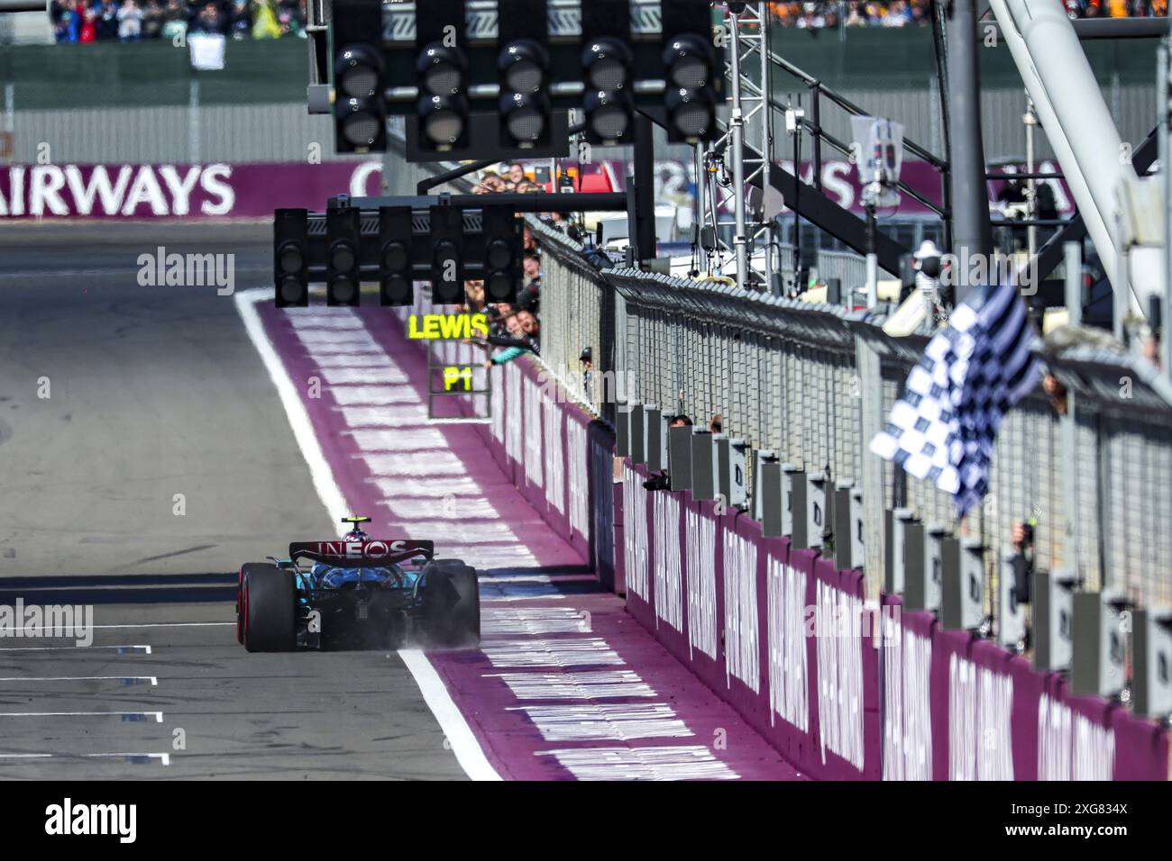 44 HAMILTON Lewis (gbr), Mercedes AMG F1 Team W15, action, victoire, drapeau, drapeau lors du Grand Prix de Grande-Bretagne de formule 1 Qatar Airways 2024, 12e manche du Championnat du monde de formule 1 2024 du 5 au 7 juillet 2024 sur le circuit de Silverstone, à Silverstone, au Royaume-Uni Banque D'Images