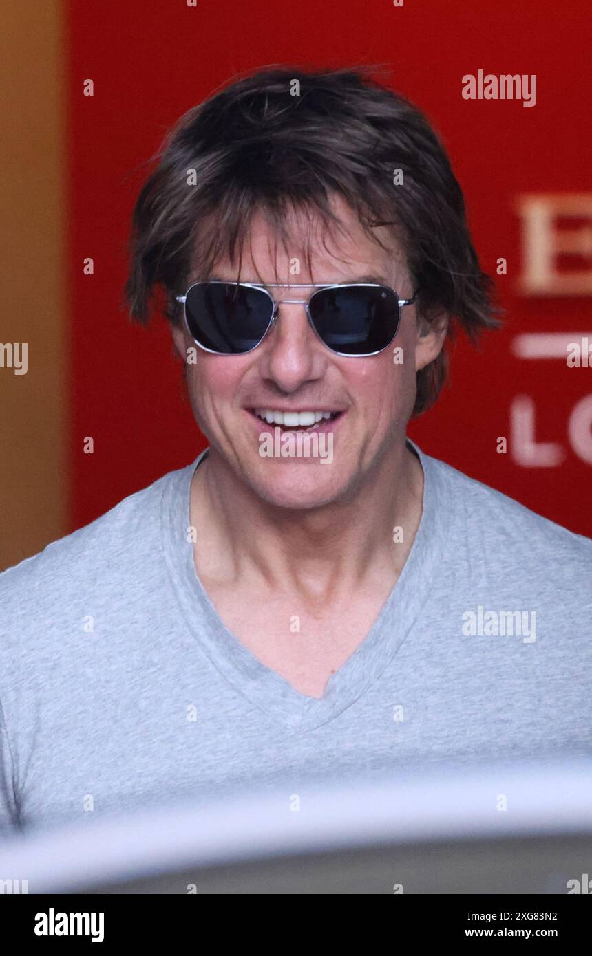 Londres 7 juillet 2024 Tom Cruise pilote d'hélicoptère et atterrissage à Londres avec Christopher McQuarrie après avoir assisté au Grand Prix de Grande-Bretagne de formule 1 crédit : Anfisa Polyushkevych/Alamy Live News Banque D'Images