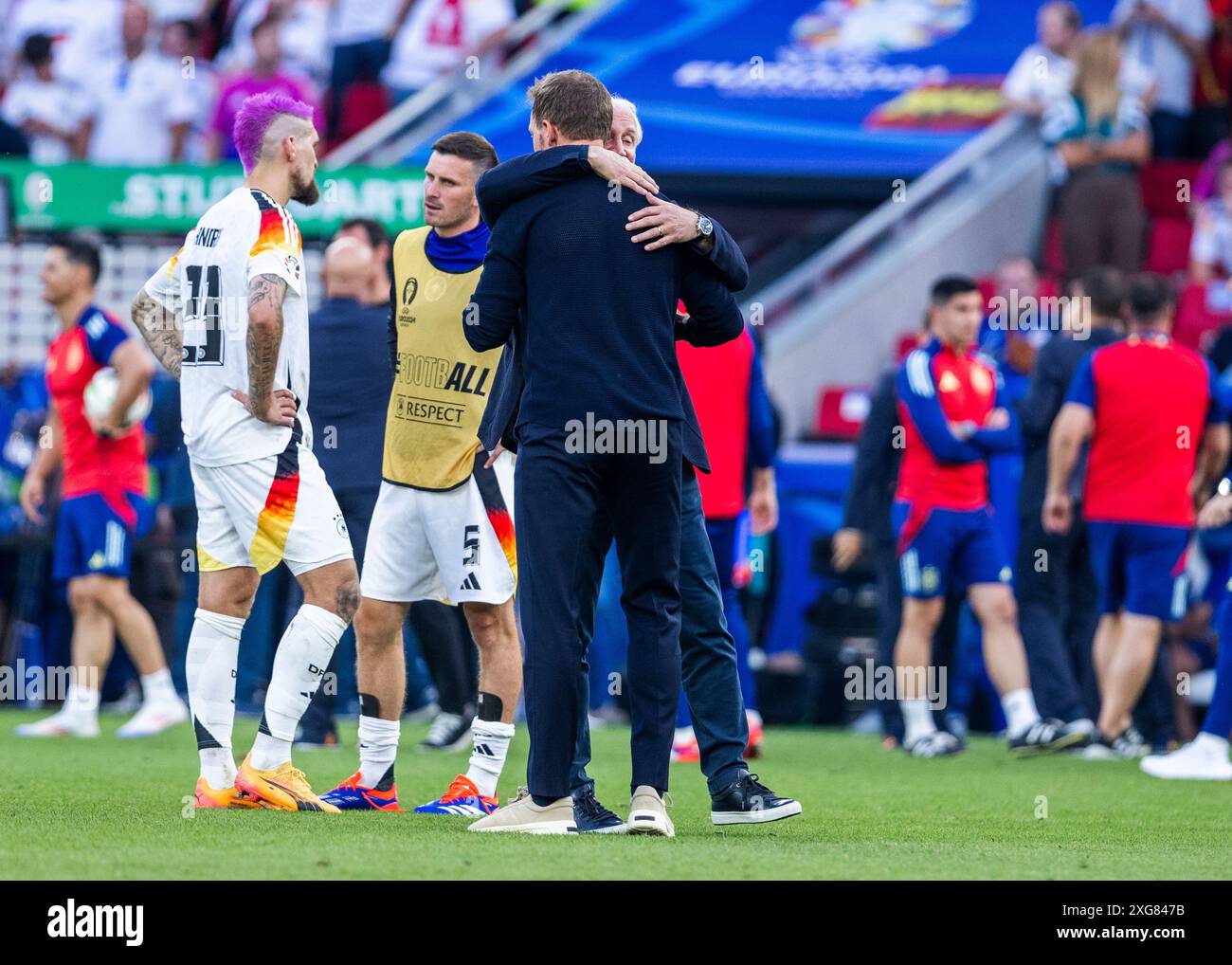 Stuttgart, MHPArena 05.07.2024 : Rudi Voeller d'allemagne (R) réconforte l'entraîneur-chef Julian Nagelsmann d'allemagne lors du match de quart de finale Espagne contre GE Banque D'Images