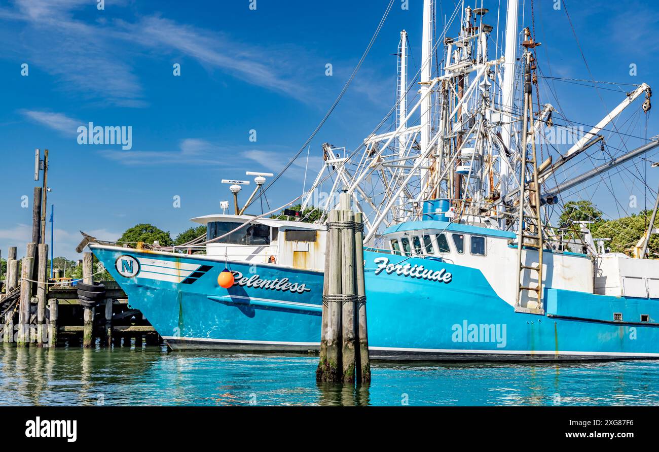 deux bateaux de pêche commerciale à quai à greenport, ny Banque D'Images