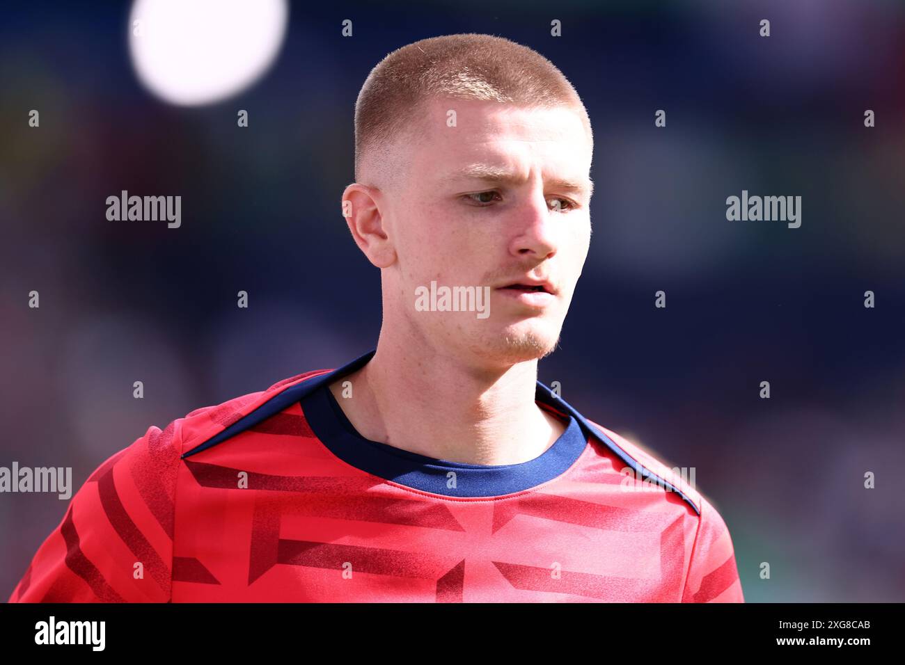 Adam Wharton, de l'Angleterre, lors de l'échauffement avant le match de quart de finale de l'UEFA Euro 2024 entre l'Angleterre et la Suisse à l'Arena Dusseldorf le 6 juillet 2024 à Dusseldorf, Allemagne. Banque D'Images