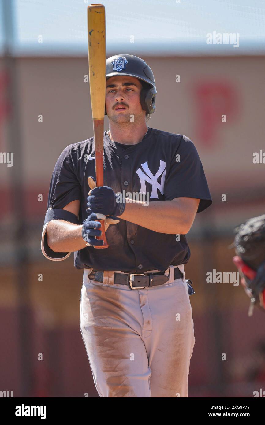 Clearwater FL USA ; FCL Yankees a désigné Anthony Hall (67) dans le cercle sur le pont lors d'un match du complexe MiLB Florida contre les FCL Phillies Banque D'Images