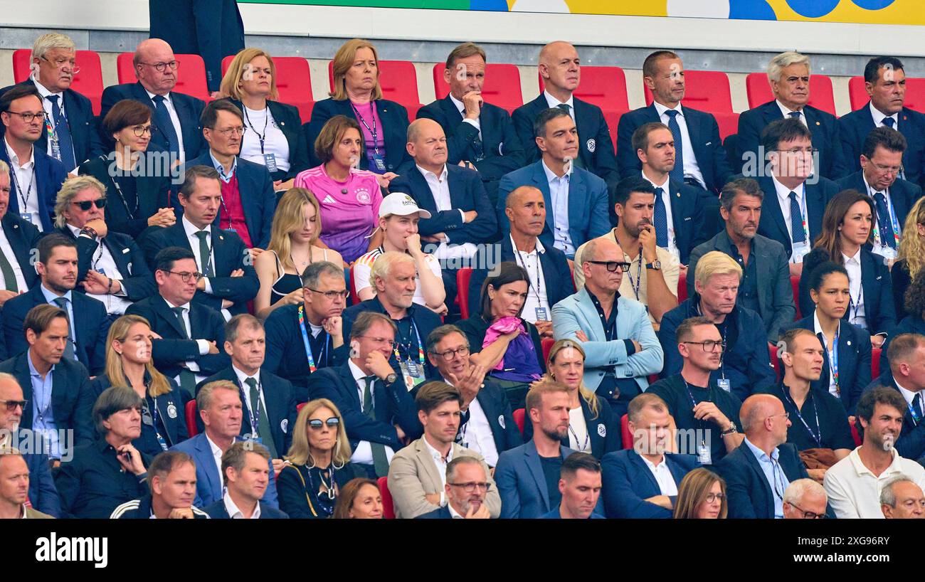 Nancy Faeser, SPD Bundesministerin des Innern und für Heimat der Bundesrepublik Deutschland Hans-Joachim Watzke, Managing Director BVB, membre DFB-Präsidium, vice-président DFB, Bernd Neuendorf, président DFB Association allemande de football, Aleksander CEFERIN, UEFA Präsident, Karl Lauterbach, BundesgesundheitsMinister Olaf Scholz, Bundeskanzler Deutschland mit Ehefrau Britta Ernst Philipp LAHM ex Profi ex-DFB Kapitaen, Sami Khedira, Karlheinz Riedle, Andreas Rettig, DFB-Geschäftsführer Sport, Geschäftsführer der Deutschen Fußball Liga (DFL), Rudi Völler, Voeller (DFB Sportdirektor), Ehefrau sa Banque D'Images