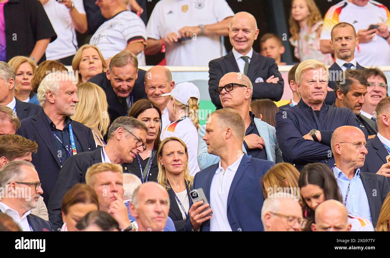Rudi Völler, Voeller (DFB Sportdirektor), Ehefrau Sabrina Hans-Joachim Watzke, Managing Director BVB, membre DFB-Präsidium, vice-président DFB, Olaf Scholz, Bundeskanzler Deutschland mit Ehefrau Britta Ernst Oliver KAHN, ex FCB CEO, ex Vorstandsvorsitzender der FC Bayern München AG, dans le match quart de finale ALLEMAGNE - ESPAGNE 1-2 N.V. des Championnats d'Europe de l'UEFA 2024 le 5 juillet 2024 à Stuttgart, Allemagne. Photographe : Peter Schatz Banque D'Images