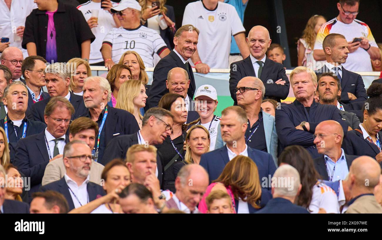 Rudi Völler, Voeller (DFB Sportdirektor), Ehefrau Sabrina Hans-Joachim Watzke, Managing Director BVB, membre DFB-Präsidium, vice-président DFB, Olaf Scholz, Bundeskanzler Deutschland mit Ehefrau Britta Ernst Oliver KAHN, ex FCB CEO, ex Vorstandsvorsitzender der FC Bayern München AG, dans le match quart de finale ALLEMAGNE - ESPAGNE 1-2 N.V. des Championnats d'Europe de l'UEFA 2024 le 5 juillet 2024 à Stuttgart, Allemagne. Photographe : Peter Schatz Banque D'Images