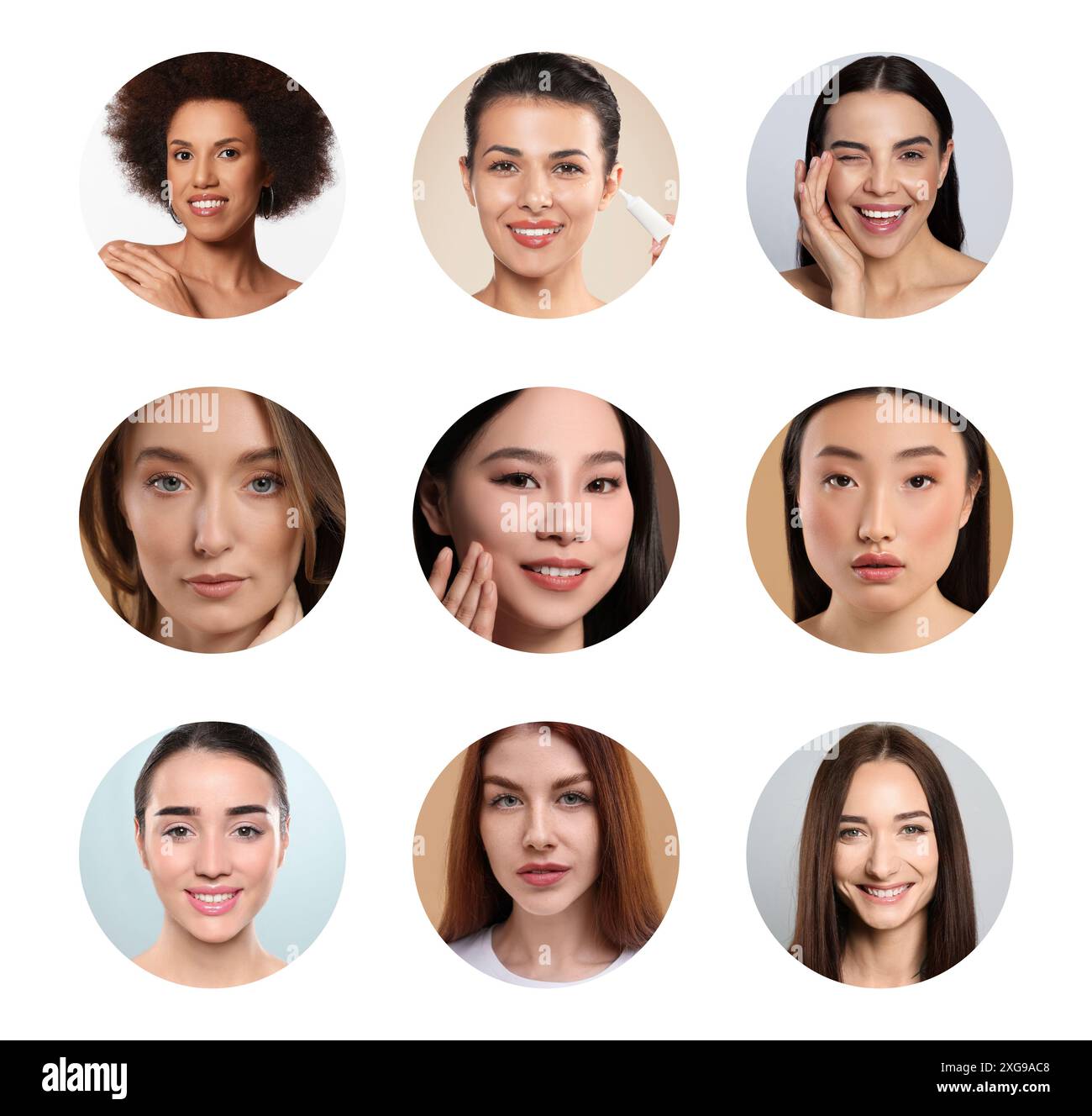 Beaucoup de belles femmes de différentes races et âges. Collage de portraits Banque D'Images