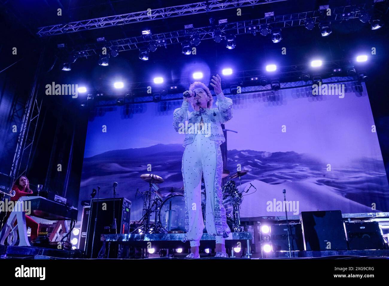 Concert de musique - Greta Van Fleet - Starcatcher World Tour Joshua Michael Kiszka de Greta Van Fleet, pendant leur concert live à Piazza Sordello pour leur Starcatcher World Tour le 7 juillet 2024 à Mantoue, Italie. Mantua Sordello place Italie Copyright : xRobertoxTommasinix/xLiveMediax LPM 1435905 Banque D'Images