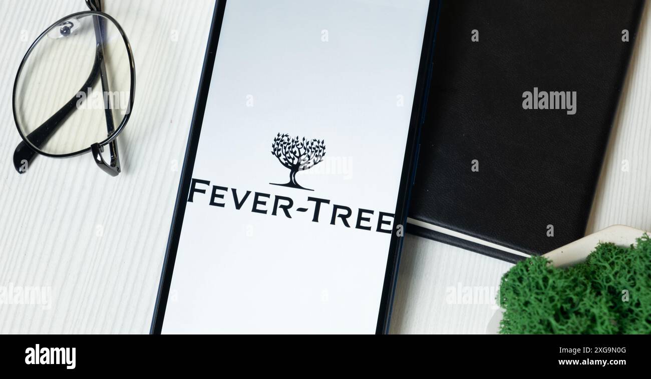New York, États-Unis - 1er juin 2024 : logo Fevertree Drinks sur l'écran du téléphone, icône Fevertree Company. Banque D'Images