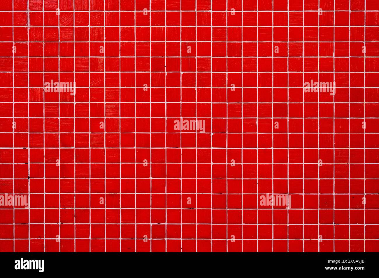 Fond composé d'un mur de carreaux de mosaïque rouge Banque D'Images