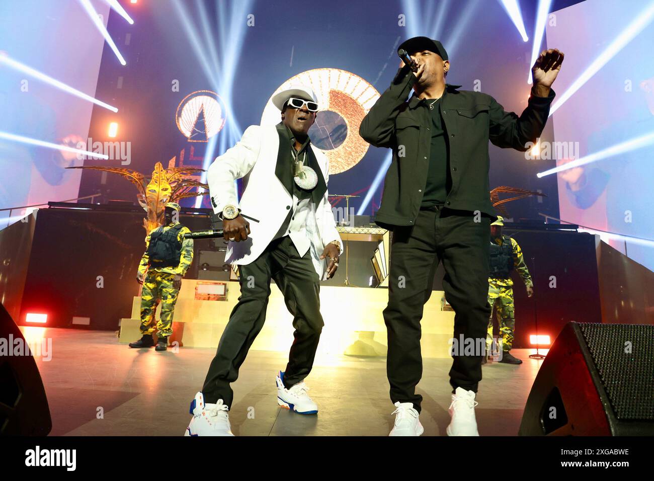 Las Vegas, Nevada, États-Unis. 6 juillet 2024. Chuck d et Flavor Flav AU DJ Cassidy's Pass the Mic Live au Bakkt Theater au Planet Hollywood Resort & Casino le 6 juillet 2024 à Las Vegas, Nevada. Crédit : Walik Goshorn/Media Punch/Alamy Live News Banque D'Images