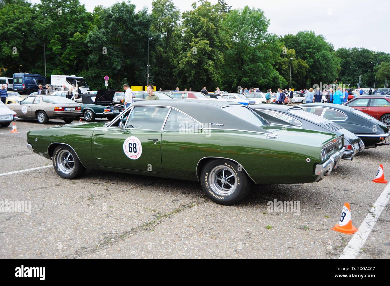 20. Regensburger Classic Rallye, Oldtimer-Rennen bzw Ausfahrt mit Start und Ziel in Regensburg, via Laaber, Beratzhausen, Lupburg, Steinmühle BEI Parsberg, Hexenagger, Kapflberg, Sinzing, Stadtamhof. Foto : Startnummer 68, Dodge charger, Baujahr 1969 mit 220 PS *** 20 Regensburger Classic Rallye, course de voitures classiques ou sortie avec départ et arrivée à Ratisbonne, via Laaber, Beratzhausen, Lupburg, Steinmühle près de Parsberg, Hexenagger, Kapflberg, Sinzing, Stadtamhof photo numéro de départ 68, Dodge charger, construit en 1969 avec 220 ch Banque D'Images