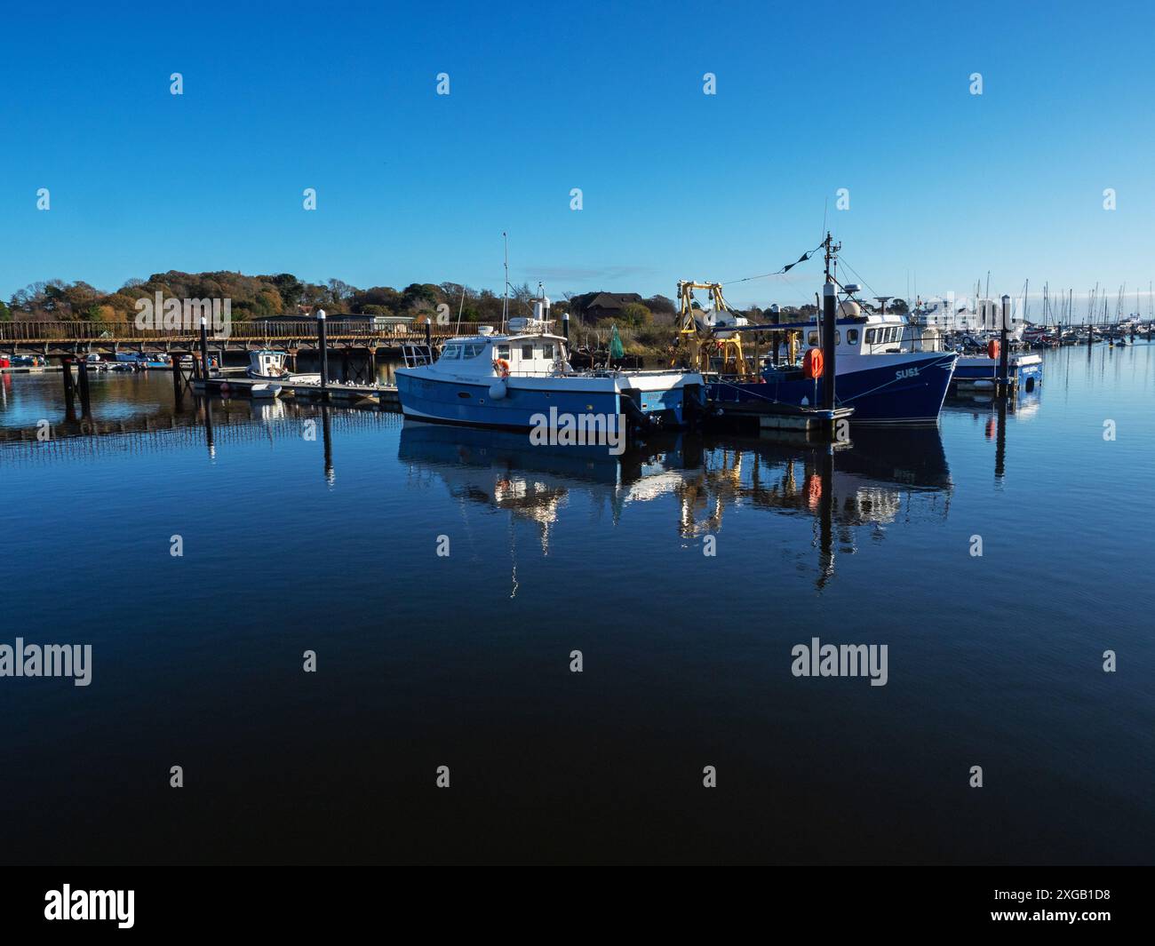Bateaux de pêche dans le port de Lymington, New Forest National Park, Hampshire, Angleterre, Royaume-Uni, novembre 2022 Banque D'Images