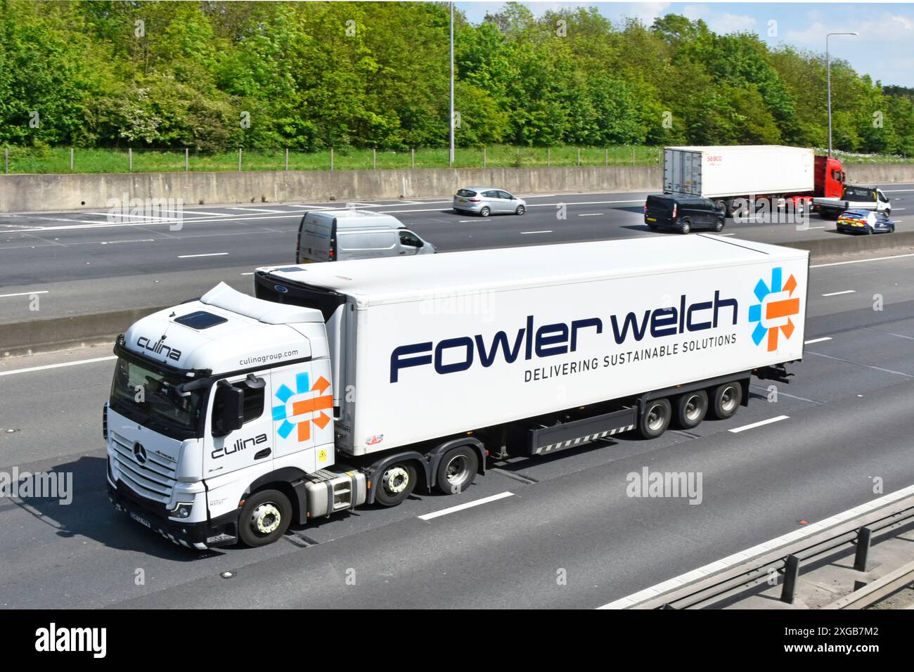 Culina logos une entreprise britannique de logistique alimentaire et de boisson Mercedes hgv camion remorque filiale Fowler Welch semi-remorque rigide route autoroutière M25 anglaise Banque D'Images