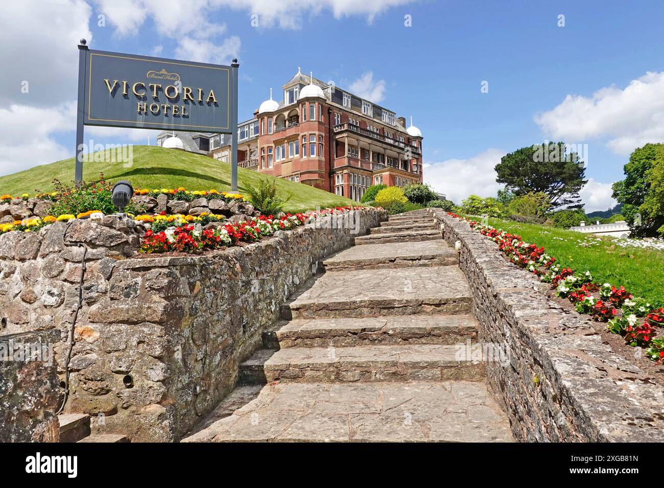 Hôtel Victoria hôtel de luxe quatre étoiles se trouve à un emplacement en bord de mer vallonné avec vue sur la baie de Lyme et la côte jurassique à Sidmouth South Devon Angleterre Royaume-Uni Banque D'Images
