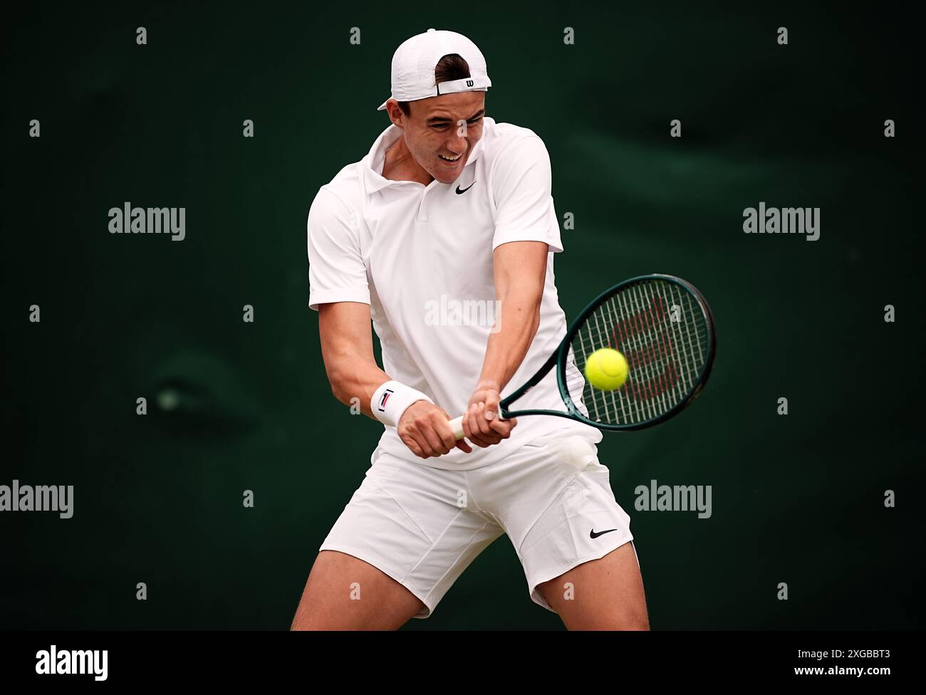 Oliver Bonding en action le huitième jour des Championnats de Wimbledon 2024 au All England Lawn Tennis and Croquet Club, Londres. Date de la photo : lundi 8 juillet 2024. Banque D'Images