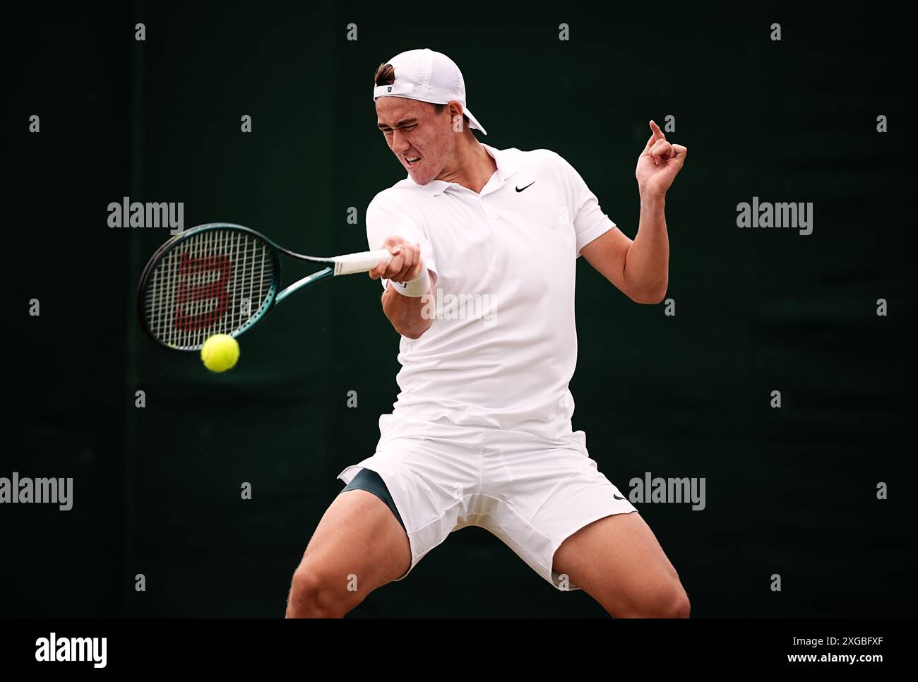 Oliver Bonding en action le huitième jour des Championnats de Wimbledon 2024 au All England Lawn Tennis and Croquet Club, Londres. Date de la photo : lundi 8 juillet 2024. Banque D'Images