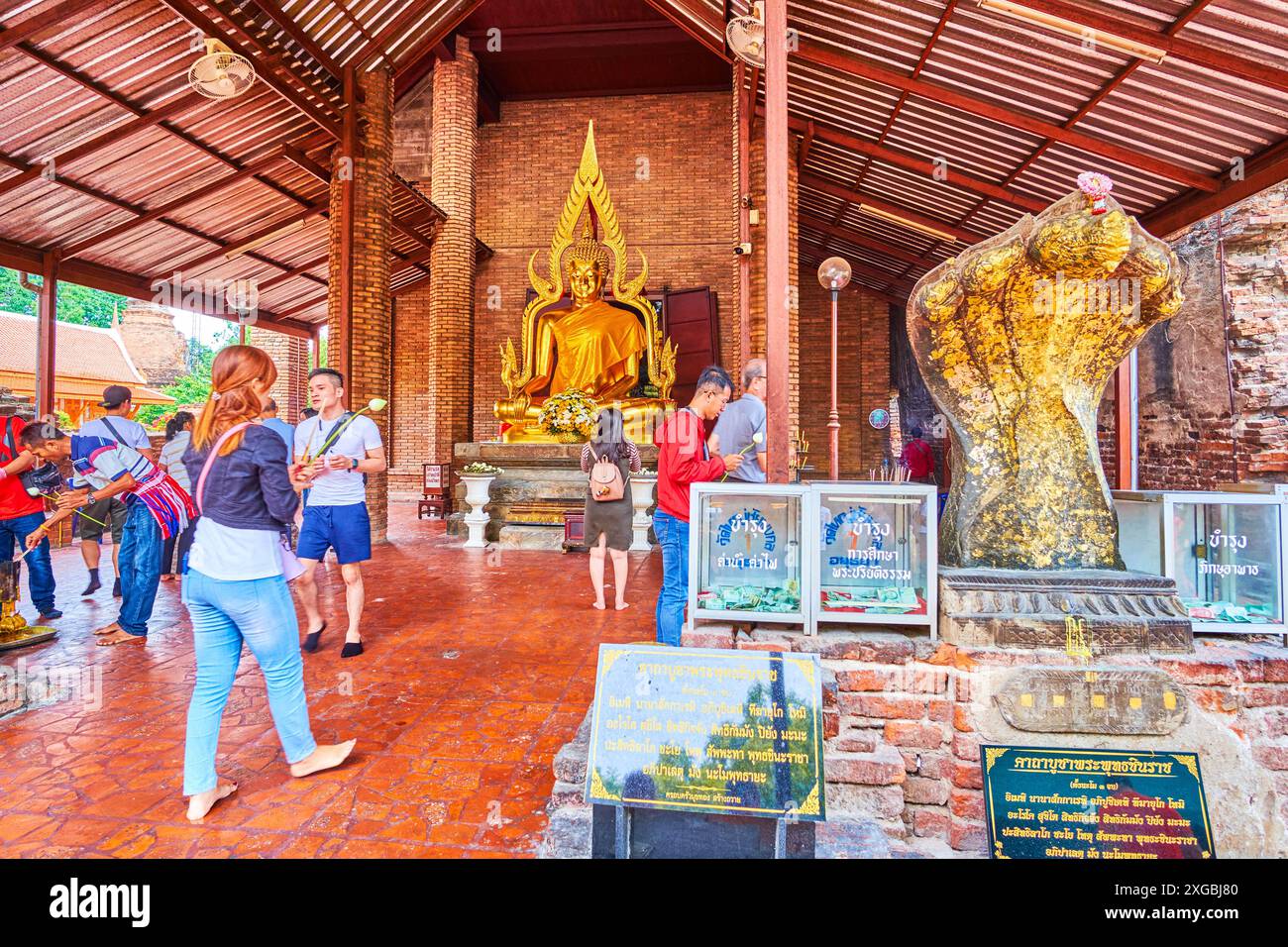 AYUTTHAYA, THAÏLANDE - 5 MAI 2019 : L'image de Bouddha à Ubosot du temple Wat Yai Chai Mongkhon, le 5 mai à Ayutthaya Banque D'Images