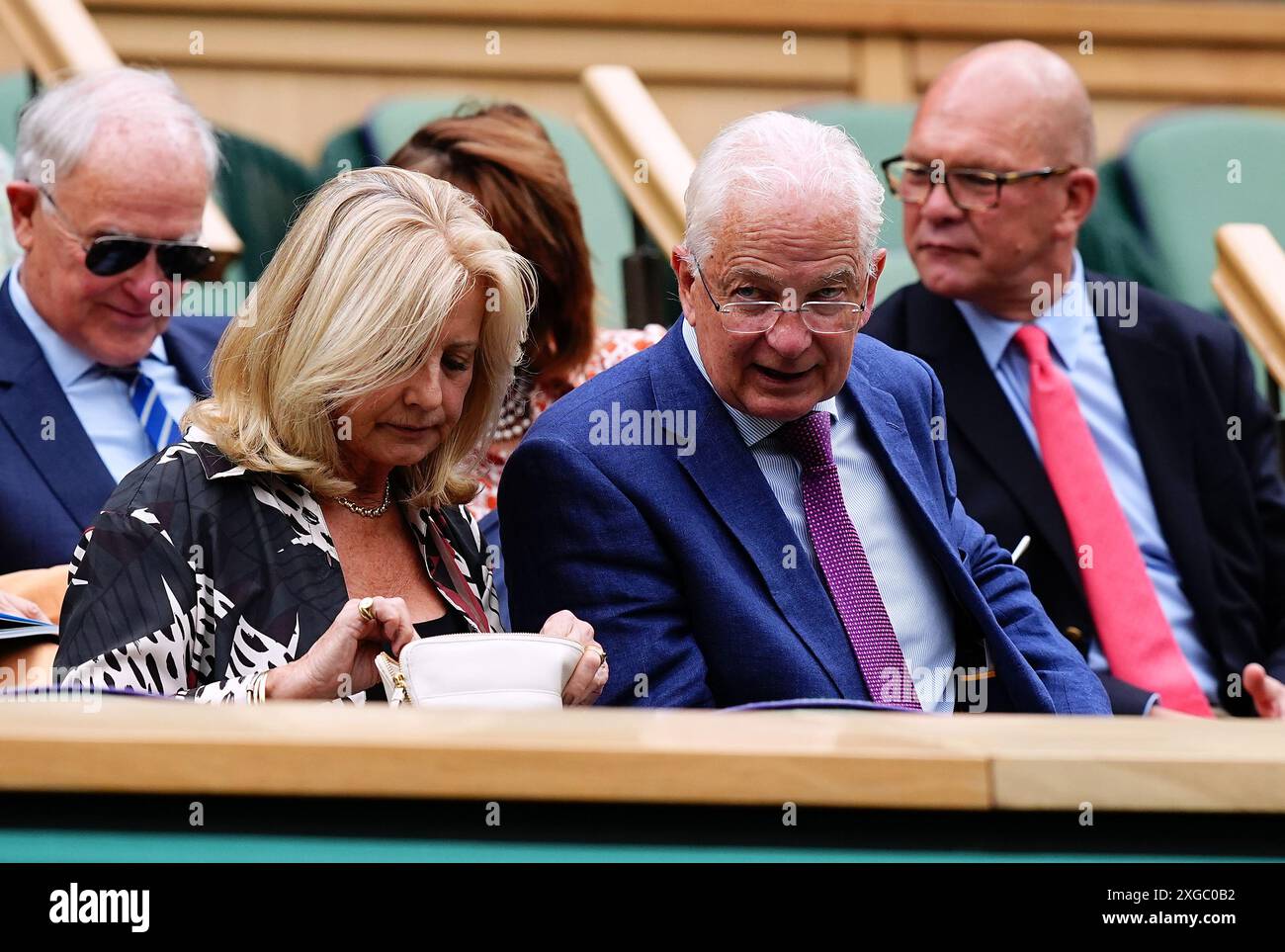 David Gower dans la loge royale le huitième jour des Championnats de Wimbledon 2024 au All England Lawn Tennis and Croquet Club, Londres. Date de la photo : lundi 8 juillet 2024. Banque D'Images